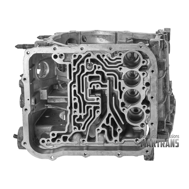 Obudowa tylna F4A42 MN180069 — Mitsubishi Grandis 2.4i MN168698