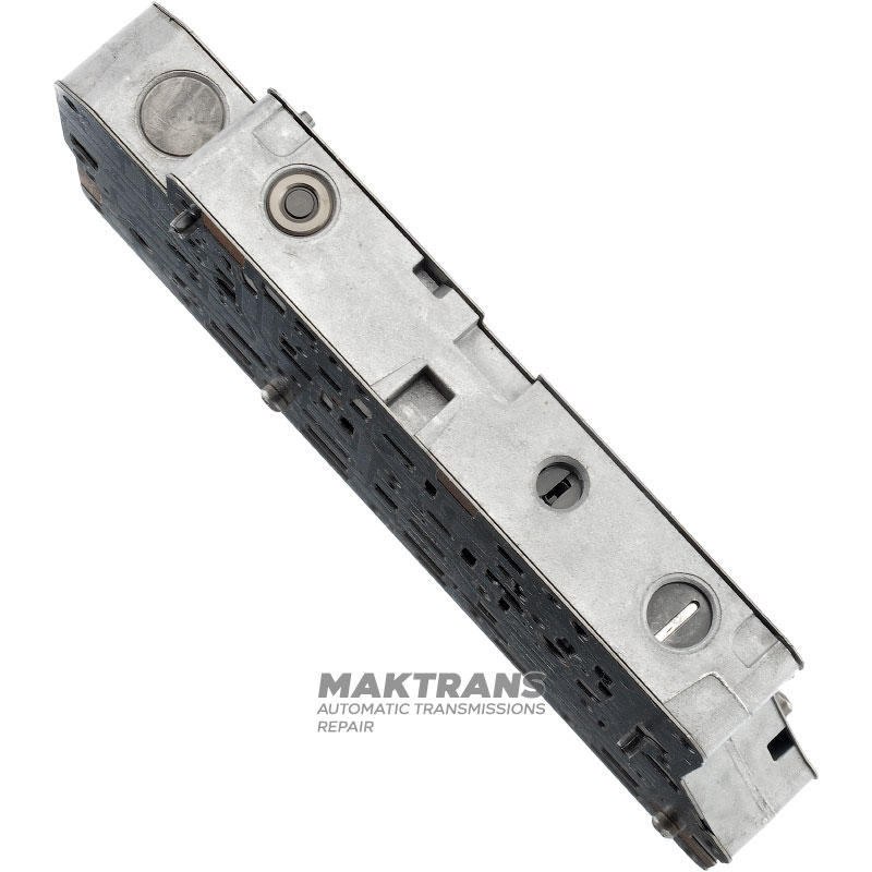 Blok zaworowy (blok zaworowy) FORD 8F24 - J1KP-7J236-CJ J1KP-72490-DF RFJ1KP-7A092-BF