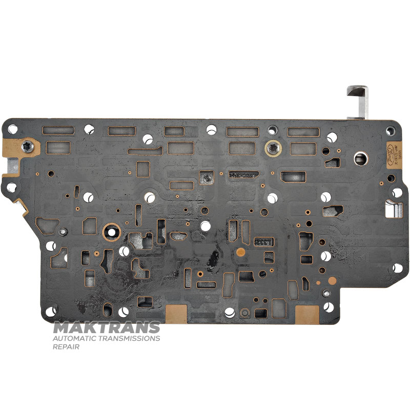 Blok zaworowy (blok zaworowy) FORD 8F24 - J1KP-7J236-CJ J1KP-72490-DF RFJ1KP-7A092-BF