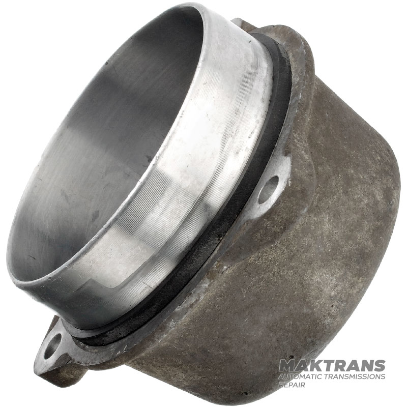 Osłona tłoka taśmy hamulcowej GM / VOLVO 4T60 4T60E 4T65E - 8636682 (wysokość całkowita 63 mm, 3 otwory montażowe (86,10 mm, rozstaw osi otworów)