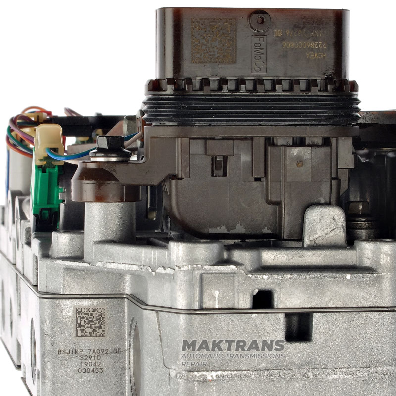 Zespół korpusu zaworów z elektrozaworami FORD 8F24 - płyty separujące J1KP-7Z490-DF, J1KP-7J236-CJ